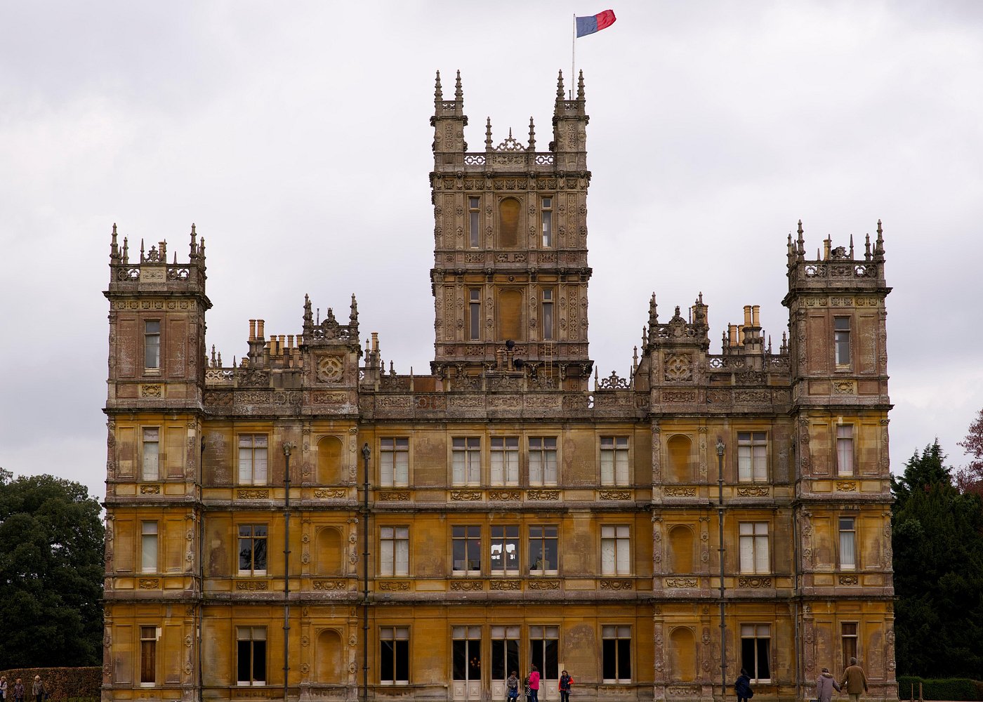 Downton Abbey Filming Locations Tour with Cogges Farm & Highclere Castle