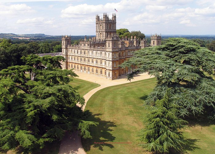 Downton Abbey & Highclere Castle Tour from London with Oxford