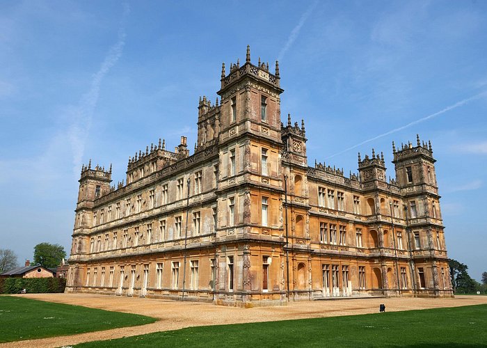 Downton Abbey & Village Coach Tour from London with Highclere