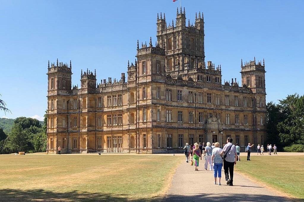 Private Full-Day Downton Abbey Tour with Cotswolds & Highclere Castle