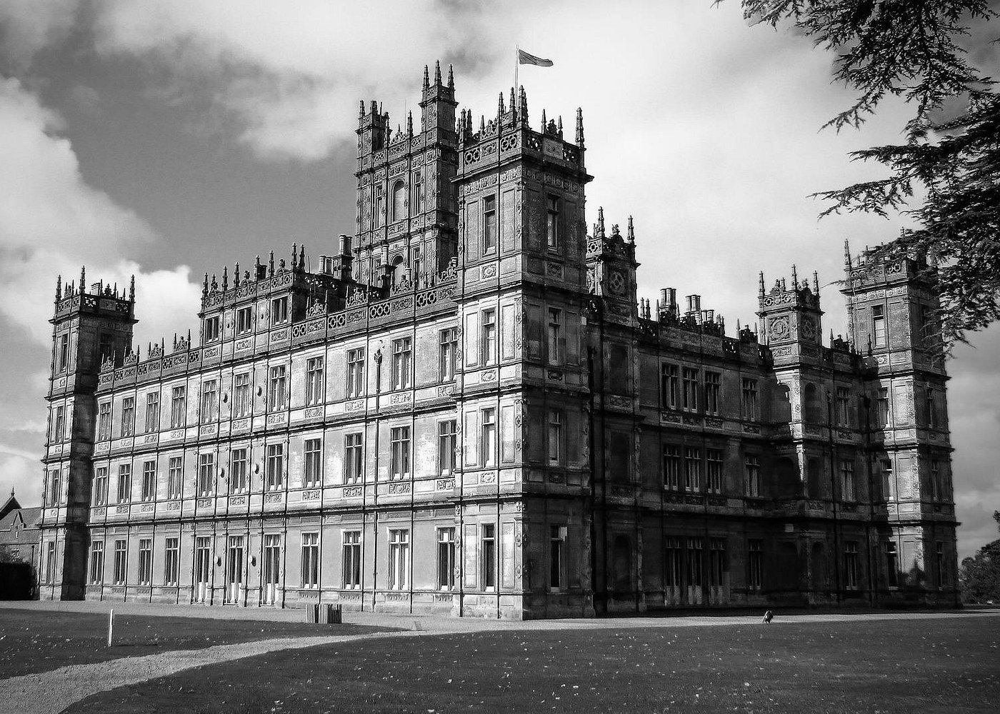 Private Stonehenge & Highclere Castle Day Tour from London